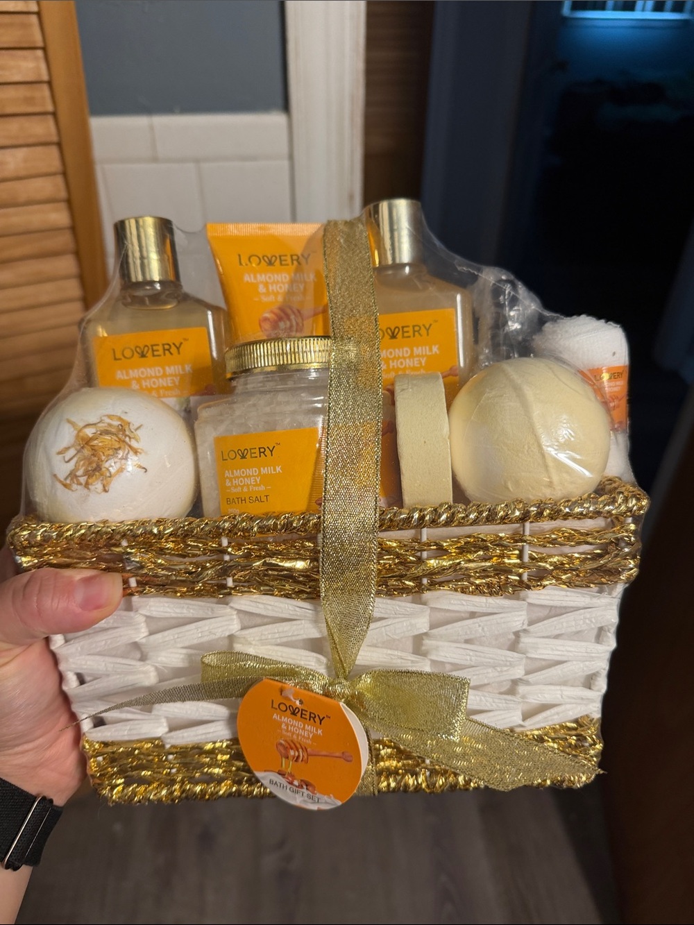 Lovery Almond Milk & Honey Bath Gift Basket - Cream/Gold